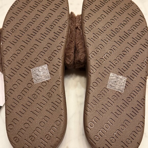 Lululemon Women's Restfeel Faux Fur Slide - NWT - Picture 8 of 10